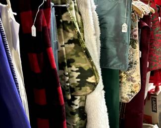 Huge amount of linens.  Tablecloths, runners, napkins, doilies, placemats and more.