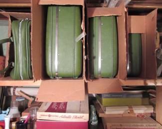 4 pieces of brand new in the box - Luggage