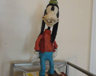 Disney Poliwoggs GOOFY Statue