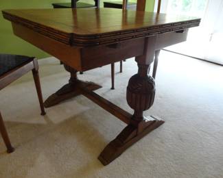 Library table (leaves that fold out from the inside)