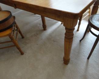 2 leaves so table seats 8/ we have 4 chairs