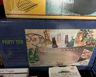Party tub for wine or soda bottles new 