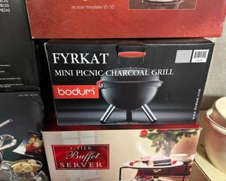 Mini picnic charcoal grill