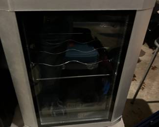 Electric table top wine cooler