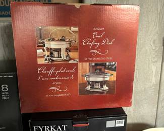 New in box chafing dish 