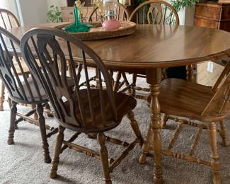 Dining Table with 6 Chairs and one leaf