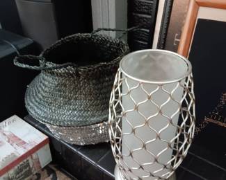 Decor vases and baskets