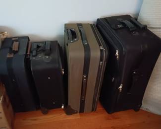 Luggage pieces