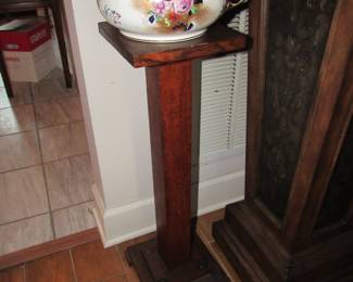 Mission style oak pedestal