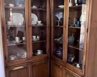 DISPLAY CABINET & CONTENTS