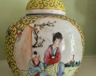 Famille Jaune ginger jars 