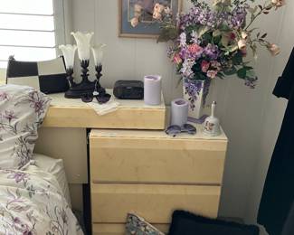 Vintage headboard and night stands