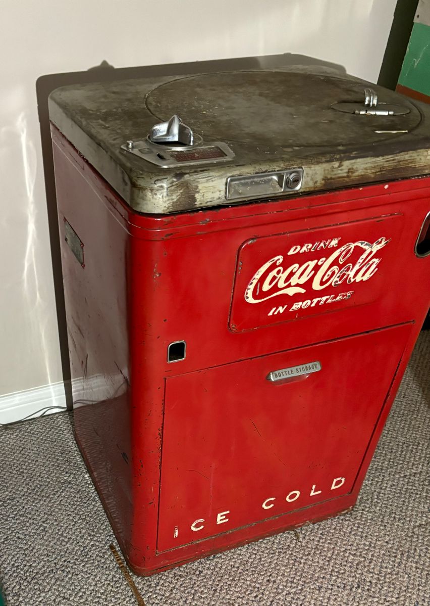 Coke spin top Vendo bottle machine