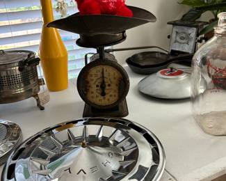 Hubcap clocks Ford Chevy