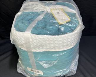 New in Pack Concierge Collection Bath Towel Set