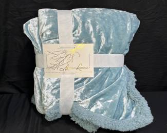 New with Tags Marlo Lorenz Throw Blanket
