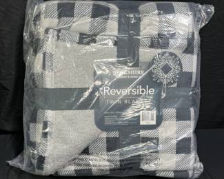 NEW Berkshire Blanket Reversible Twin Blanket