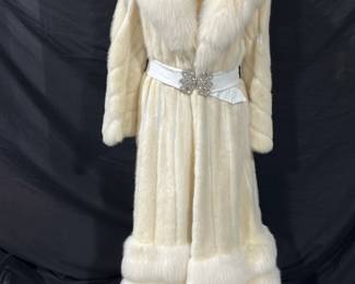 Furlan-Spritzer Isabell Gerhart White Mink