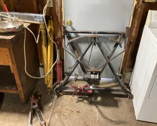 Heavy Metal Frame with Power Winch and a pair of heavy duty Hydraulics