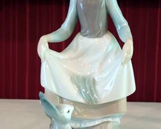 Lladro "Rabbits Food" 9" Porcelain Statuette, Marked 4826