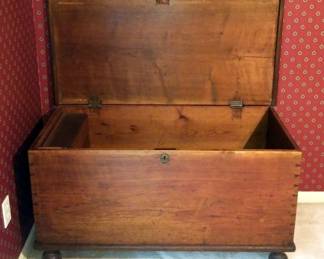 Antique Dove-Tailed Hope Chest With Lift Top And Inner Side Drawers, 25" x 46" x 22.5"
