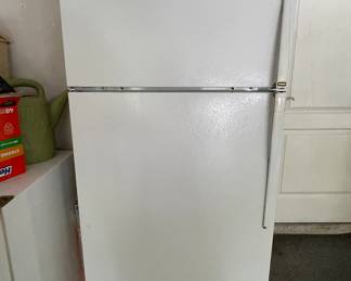 $125 - Refrigerator/Freezer