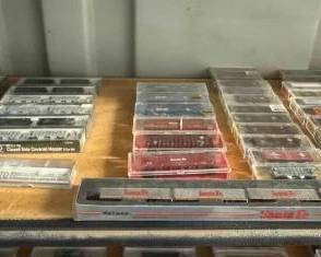 #8502 • (56) Kato & Deluxe N-Scale Model Trains
