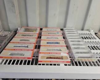 #8210 • (21) Walthers N - Scale Model Trains
