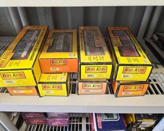 #8046 • (8) Rail King Electric Model Trains
