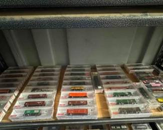 #8504 • (53) Roundhouse & Deluxe N-Scale Model Trains
