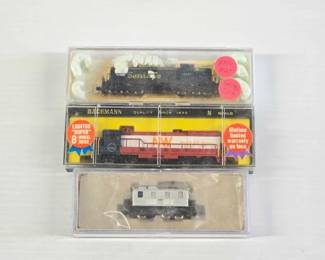#8152 • (3) N Scale Model Trains

