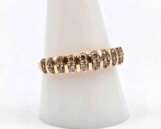 #802 • 10K Gold 2-Row Diamond Ring, 2.88g
