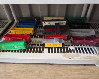 #8054 • (15) Lionel Electric Trains O Gauge Model Trains
