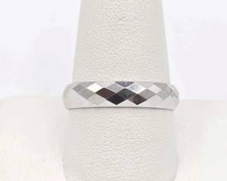 #768 • 14K White Gold Ring, 4.77g
