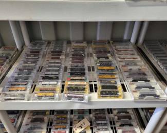 #8256 • (72) Atlas N - Scale Model Trains
