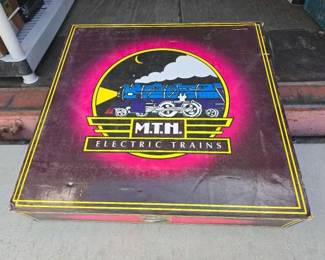 #8032 • MTH Electric Trains Scale Madison Passenger Model Train Set
