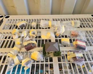 #8600 • (20) N - Scale Miniatures
