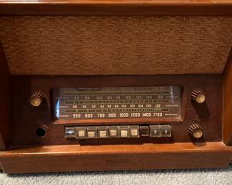 VINTAGE PHILCO RADIO
