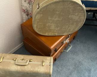 1 DARK BROWN SAMSONITE SUITCASE IS STILL AVAILABLE, LIGHTER COLORED SAMSONITE LUGGAGE AVAILABLE