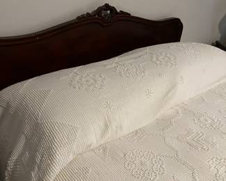 VINTAGE BEDSPREAD