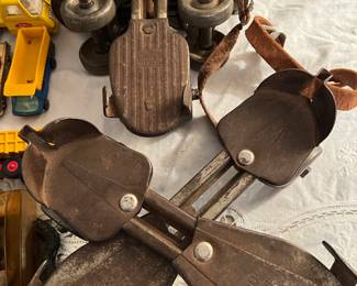 VINTAGE SKATES