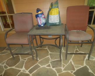 Porch Patio Table / 2 chairs