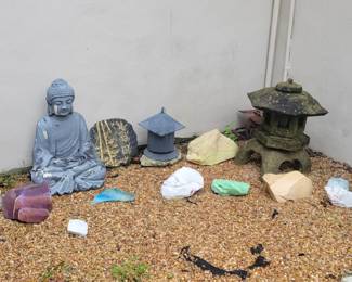 Buddha garden statues