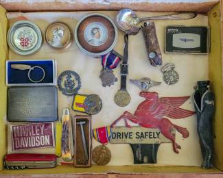 Assortment of vintage collectibles 