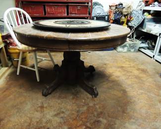 Vintage Round Solid Oak Pedestal Table (no leaf)