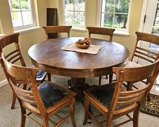 Antique Round Dining table and chairs w/ one leaf
