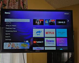 32" Samsung TV w/ Remote - Includes Adjustable Wall arm mount and Roku Stick & Roku Remote