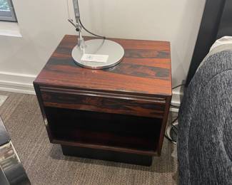 Second bedside table with lamp