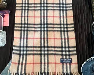 BURBERRY CASHMERE SCARF WRAP