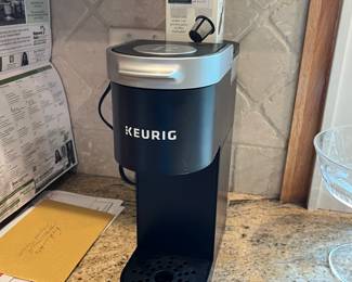 KEURIG COFFEE MAKER